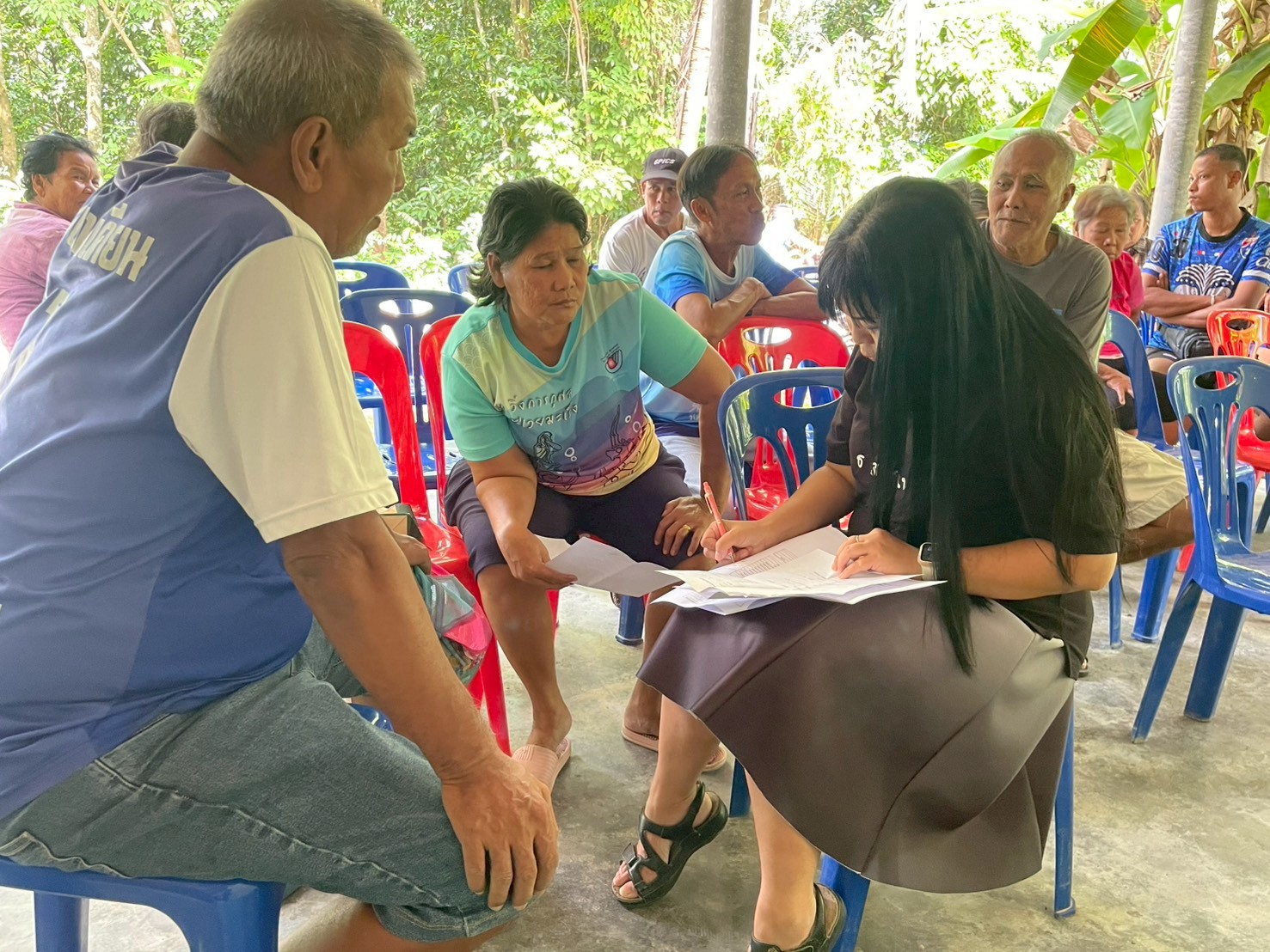 พช.เมืองสงขลา ติดตามการขับเคลื่อนโครงการแก้ไขปัญหาความยากจน (กข.คจ.) บ้านแหลมเคียน หมู่ที่ 1 ตำบลเกาะแต้ว